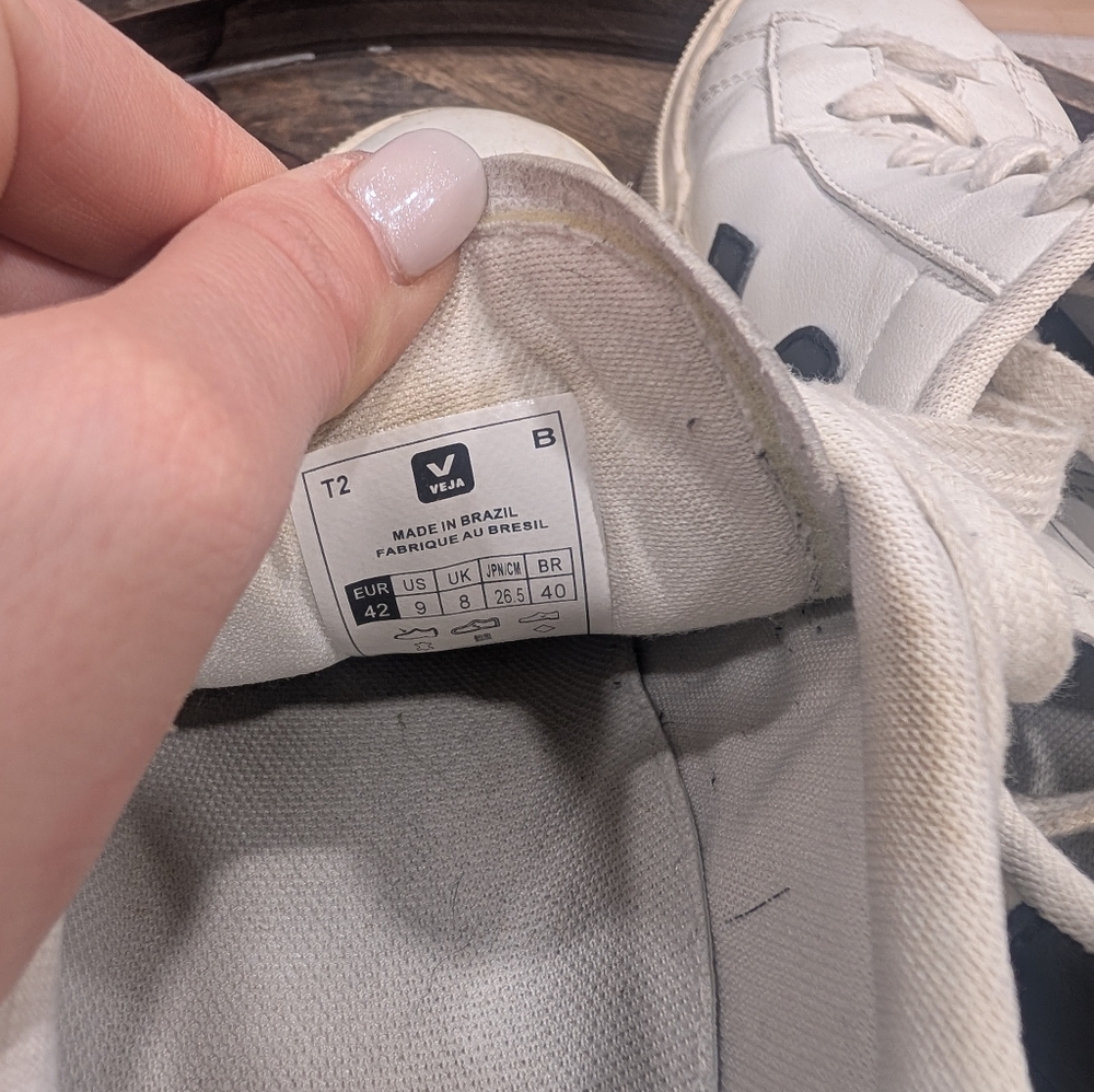 Veja White and Black Sneakers (Size 42) - Picture 3 of 5